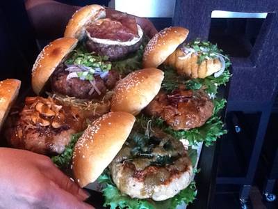6 รสชาติที่ต้องลอง ที่ ร้านอาหาร Heawen Burger K Village