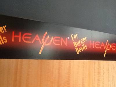 แซบเกินร้อย ที่ ร้านอาหาร Heawen Burger K Village