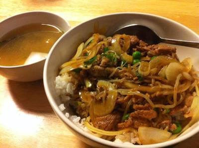 ยังอร่อยเหมือนเดิม gyu don ที่ ร้านอาหาร SAKURA RESTUARANT ยังอร่อยเหมือนเดิม gyu don ที่ ร้านอาหาร SAKURA RESTUARANT