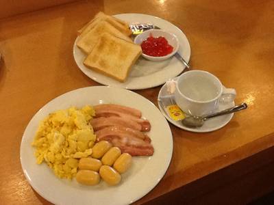 American breakfast set! ที่ ร้านอาหาร Amigos Restaurant