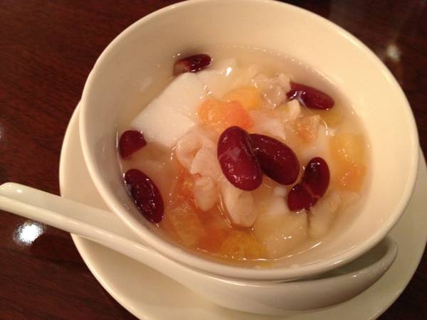 เต้าฮวยฟรุตสลัด (อยู่ใน set) ที่ ร้านอาหาร Liu โรงแรม Conrad