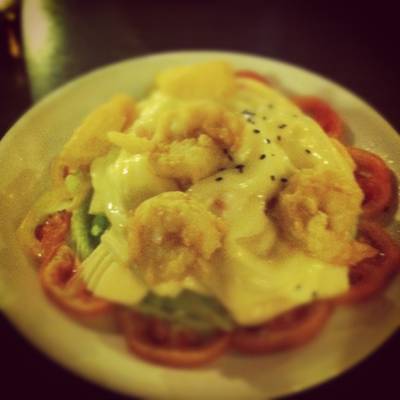 กุ้งครีมสลัด ที่ ร้านอาหาร บ้านกลางกรุง