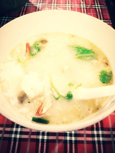 ข้าวต้มกุ้ง ที่ ร้านอาหาร บุญยงค์ หัวปลาหม้อไฟ ข้าวต้มกุ้ง ที่ ร้านอาหาร บุญยงค์ หัวปลาหม้อไฟ