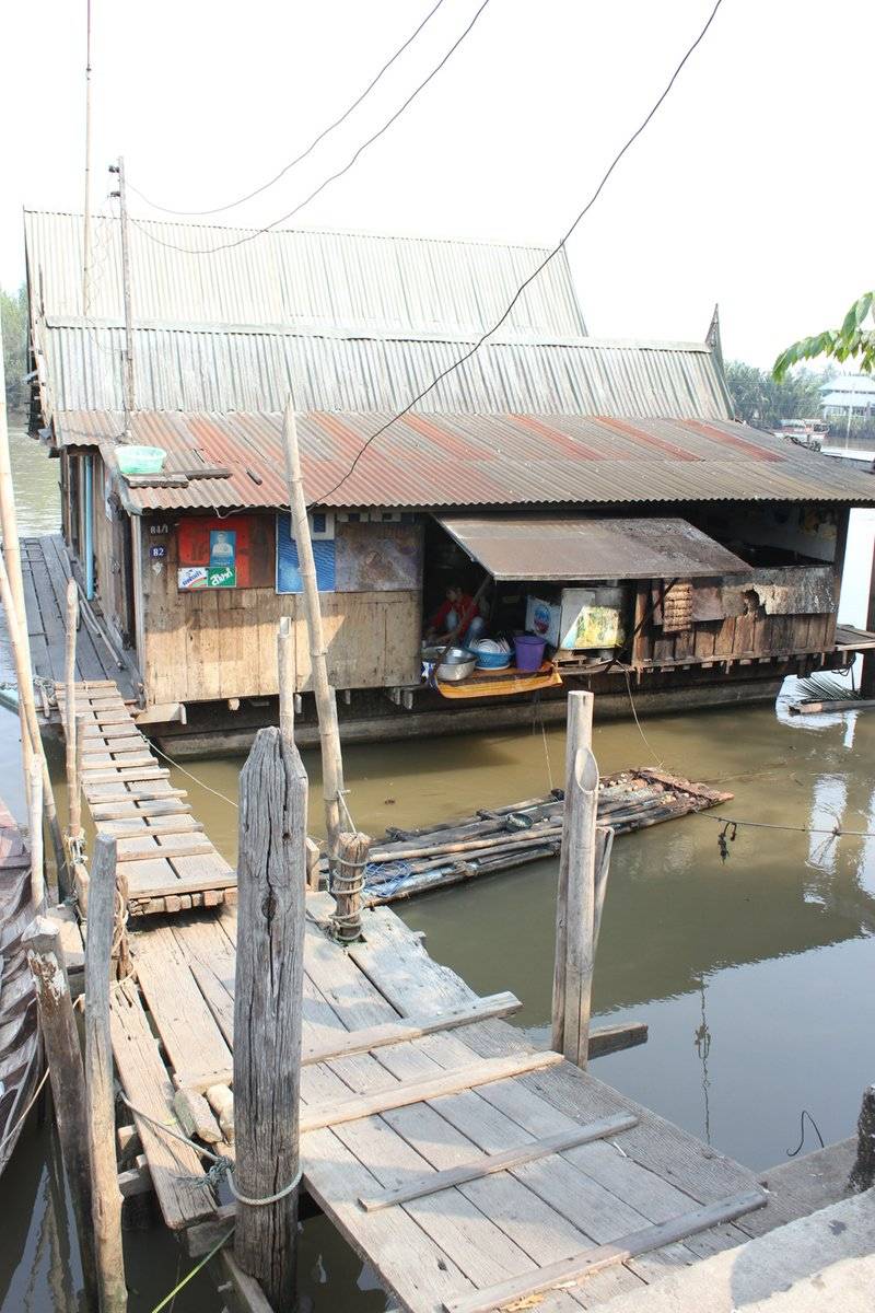 แพวัดแหลมใต้ ที่ ร้านอาหาร แพวัดแหลม