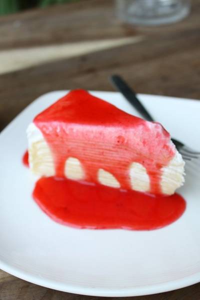 สตรอเบอร์รี่ เครปเค้ก ที่ ร้านอาหาร ชั้น ๑ คาเฟ่