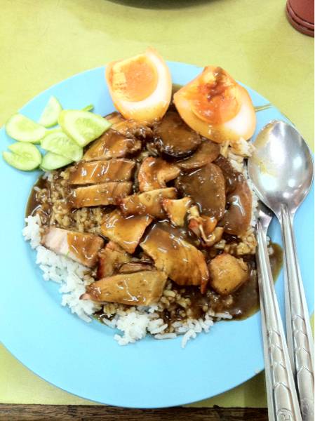 น่ากินอ่า ที่ ร้านอาหาร ข้าวหมูแดงสีมรกต