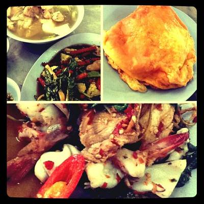 ไข่เจียวปู ทะเลผัดฉ่า ที่ ร้านอาหาร ป.โภชนา