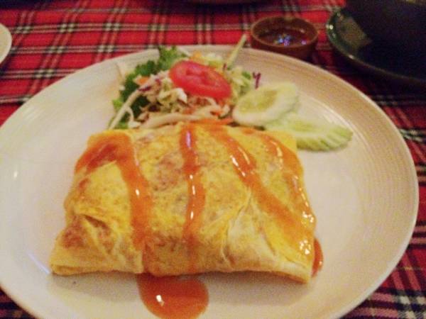 ข้าวผัดห่อไข่ ที่ ร้านอาหาร บ้านเขาใหญ่