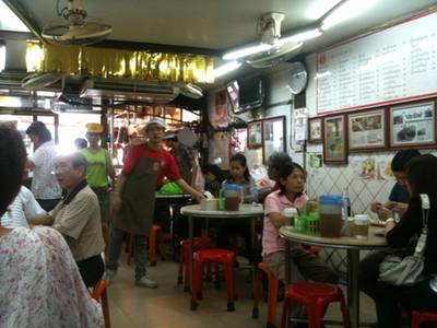 บรรยากาศในร้าน ร้านประจักษ์เป็ดย่าง ที่ ร้านอาหาร ประจักษ์เป็ดย่าง บางรัก