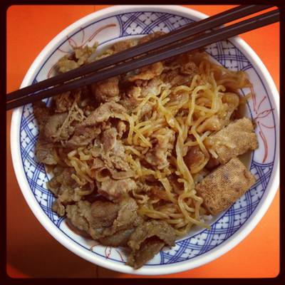 ข้าวหน้าเนื้อสุกี้ยากี้ (เมนูใหม่) ที่ ร้านอาหาร Gyunoya