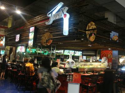 ถึงร้านแล้วว ที่ ร้านอาหาร Japan X Paragon