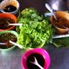 น้ำจิ้ม ที่ ร้านอาหาร ข้าวเกรียบปากหม้อ ท่าเรือ
