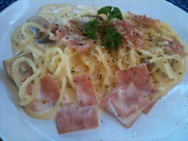 สปาเก็ตตี้คาโบนาล่าแฮมเห็ด ที่ ร้านอาหาร psalm23 Nimman Italian buffet