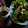 ปลากระพงลวกจิ้ม ที่ ร้านอาหาร ร้านน้องตั้ม