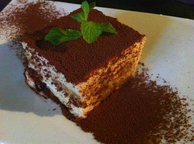 ทีรามิสุ ของหวานเด็ดสุดของChili LaRoni ที่ ร้านอาหาร Chili La Roni