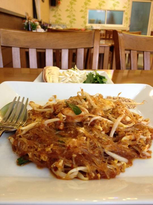 ร้านอาหาร ผัดไทยบ้านทางเกวียน
