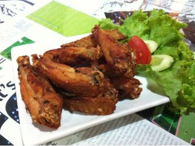 ปิกไก่ทอดเกลือ อร่อยมาก ที่ ร้านอาหาร กาแฟละเมอ