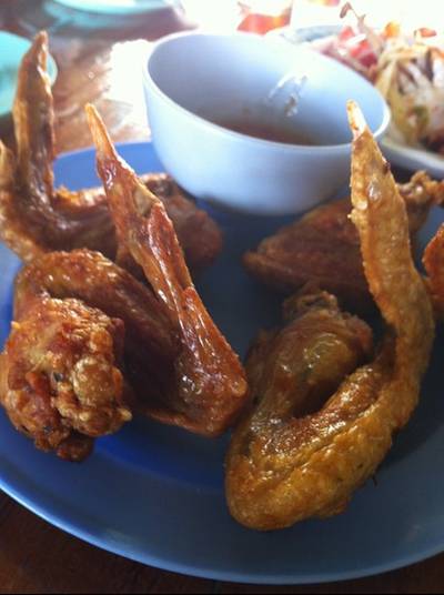ปีกไก่ทอด ที่ ร้านอาหาร ส้มตำเจ๊อารี