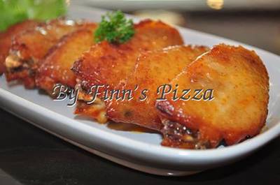 ปีกไก่นิวออร์ลีนที่ขึ้นชื่อ ที่ ร้านอาหาร Burn Pizza