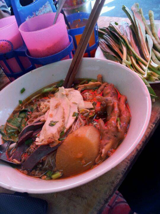 ร้านอาหาร ก๋วยเตี๋ยวไก่เฮียหนวด