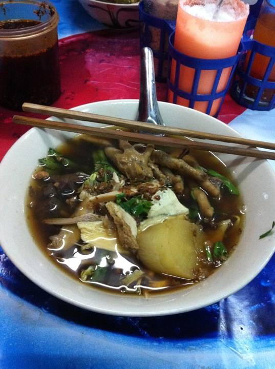 ร้านอาหาร ก๋วยเตี๋ยวไก่เฮียหนวด