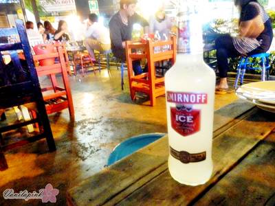 Smirnoff และบรรยากาศร้าน ที่ ร้านอาหาร Colorbar Sound of 90's