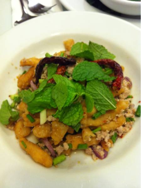 ลาบปาท่องโก๋..อร่อยคับ ที่ ร้านอาหาร The Little Kitchen