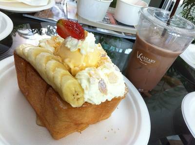 Honey Toast + Chocolate เย็น ที่ ร้านอาหาร Kantary Bakery 