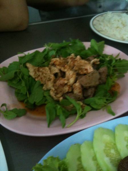 เห่าดงหมู, ตับ อร่อยสุดๆ
 ที่ ร้านอาหาร ร้านเจ๊น้อยกระโทก