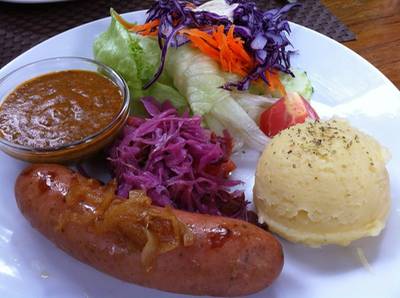 ไส้กรอกหมูรมควันราดซอสมัสตาร์ด [179฿] ที่ ร้านอาหาร Charcao Bakery & Restaurant