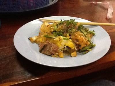 ผัดไทยวุ้นเส้นแหนม อร่อย ผัดได้แห้ง ไม่มัน  ที่ ร้านอาหาร ผัดไทป้าหอม