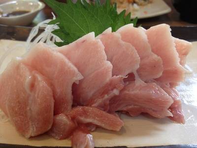 Otoro ชิ้นท้องครับ สุโค่ย  ที่ ร้านอาหาร Sakana Sushi & Sashimi
