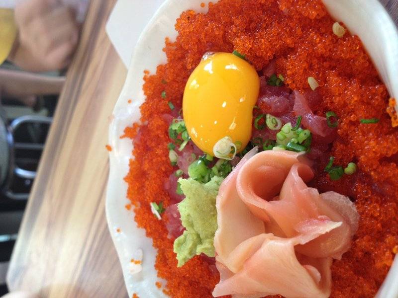 สำหรับคนชื่นชอบไข่กุ้งนะครับ ท่วมครับ ท่วม ที่ ร้านอาหาร Sakana Sushi & Sashimi