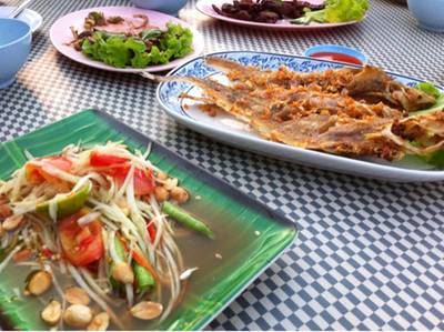 ร้านอาหาร ต่ายเมี่ยงปลาเผา