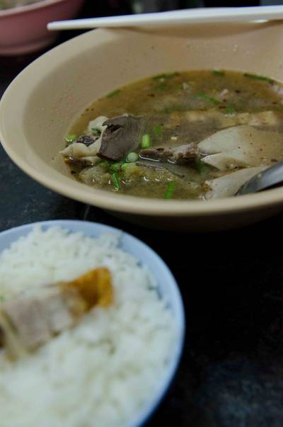 เกาเหลาอร่อยๆกับข้าวสวย ....... ที่ ร้านอาหาร ก๋วยจั๊บมิสเตอร์โจ