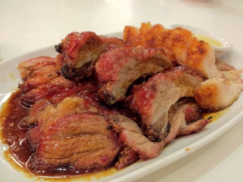 ซี่โครงหมูอบสไตล์ปักกิ่ง หมูแดงอบน้ำผึ้ง และหมูกรอบ 350.- ที่ ร้านอาหาร Four Seasons Chinese Restaurant Siam Paragon