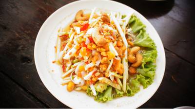 ยำไข่ปู 150บาท ที่ ร้านอาหาร มุมอร่อย ศรีราชา