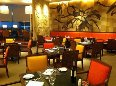 บรรยากาศในห้องอาหาร ที่ ร้านอาหาร Jess Century Park Hotel