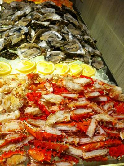 ปูอลาสก้าและหอยนางรม ที่ ร้านอาหาร Jess Century Park Hotel