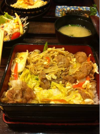 สุกี้บูตะ อะไรซักอย่างจำชื่อไม่ได้ :p ที่ ร้านอาหาร Yayoi MBK