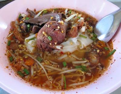 ก๋วยเตี๋ยวเป็ดปฐมโอชา ที่ ร้านอาหาร ปฐมโอชา ก๋วยเตี๋ยวเป็ดตุ๋น ถนนกาญจนาภิเษก