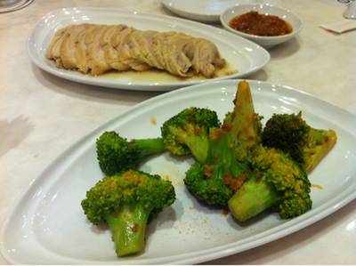 บ๊อคคลอลี่ผัดเกลือและไก่แช่เหล้า ที่ ร้านอาหาร มะลิ The Nine พระราม 9