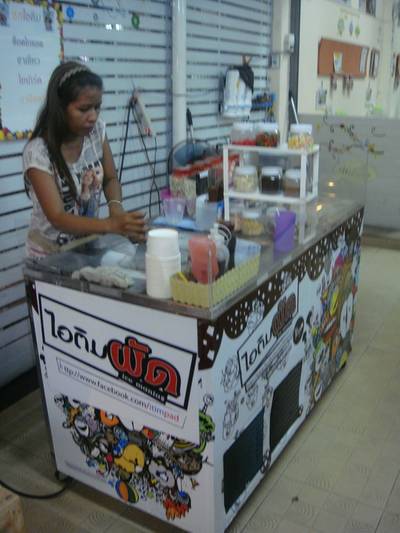 ถึงร้านแล้วว ที่ ร้านอาหาร Ice manias