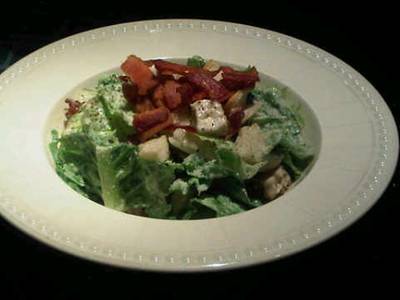 Ceasar salad with Chicken ราคา 170บาท ที่ ร้านอาหาร คาสิโน รอแยล