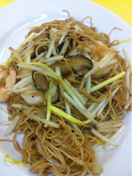 ผัดหมี่ฮ่องกง ที่ ร้านอาหาร กั๋มหล่ง