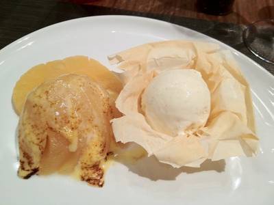 poached pear ที่ ร้านอาหาร Crave Aloft Bangkok