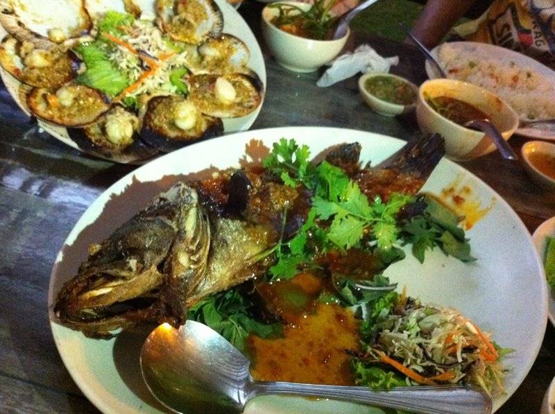 ปลา 3 รส ที่ ร้านอาหาร ชาวฟ้าทะเลคราม