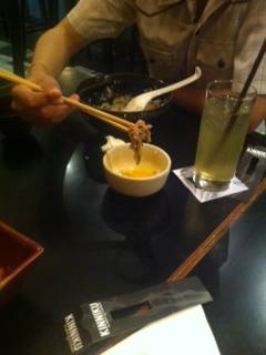 กินกับไข่ดิบ ที่ ร้านอาหาร Kinniku Gyudon