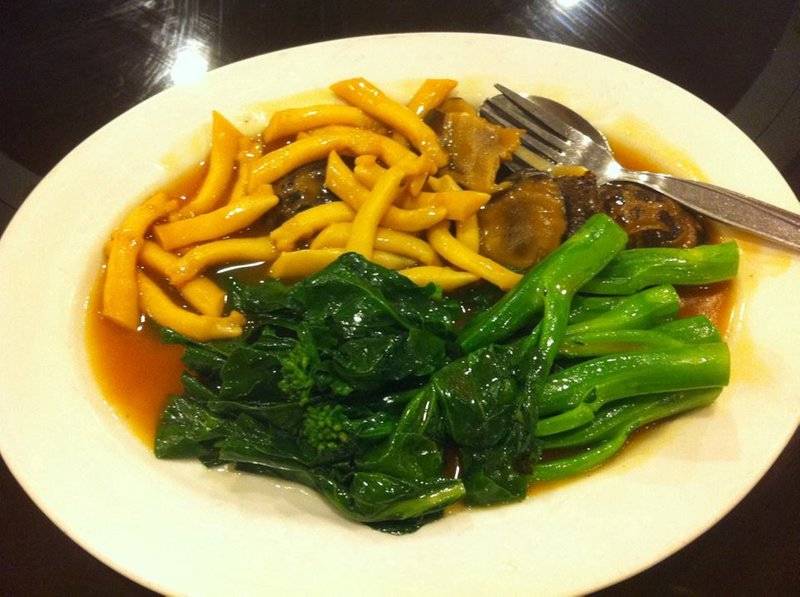 หน่อไม้ทะเลผัดน้ำมันหอย ที่ ร้านอาหาร สมบูรณ์โภชนา จุฬาซอย 8