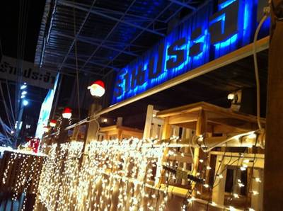 มุมริมระเบียง ชิลล์ๆ ที่ ร้านอาหาร ร้านประจำ